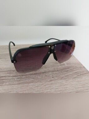 Men's Black Aviator-Style Sunglasses with Gradient Purple Lenses